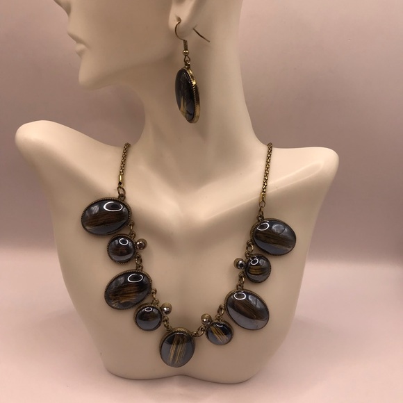 Elegant Blue and Gold-Tone Necklace and Earring Set - Picture 2 of 9